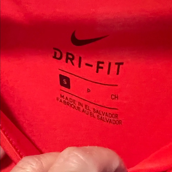 #1243=Nike Women's Red V-Neck Top - Picture 3 of 5